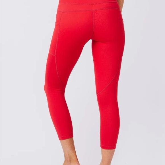 Zyia Red Pocket Light n Tight Hi-Rise Capri 20” - Picture 2 of 5
